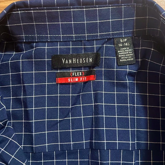 Van Heusen Slim Fit Flex button down dress shirt - Picture 2 of 3